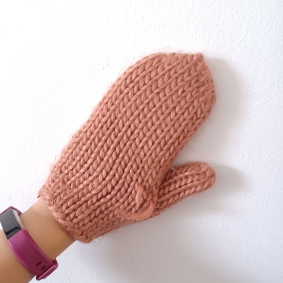 ⚡️SALE⚡️Vintage Handmade Rust Beanie/Toque Hat and Mittens Set - Picture 7 of 7